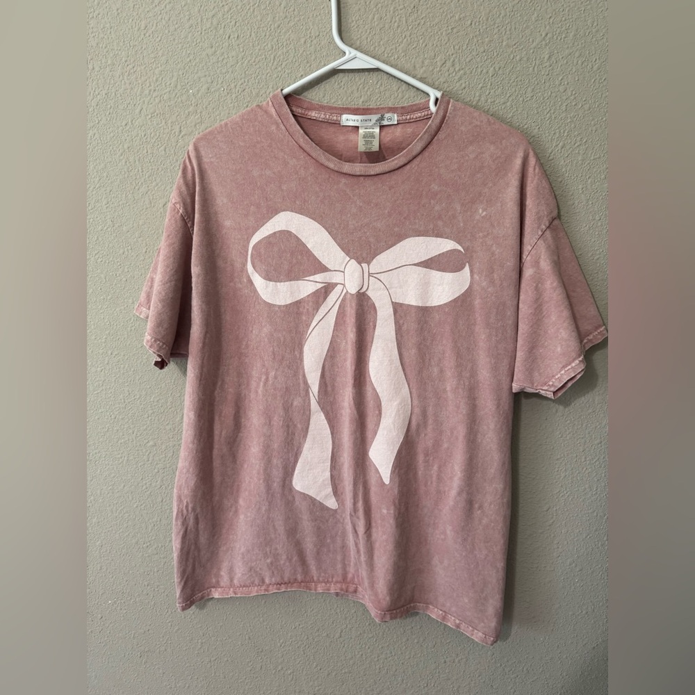 Altar'd State Dusty Rose Tee with Bow Graphic
